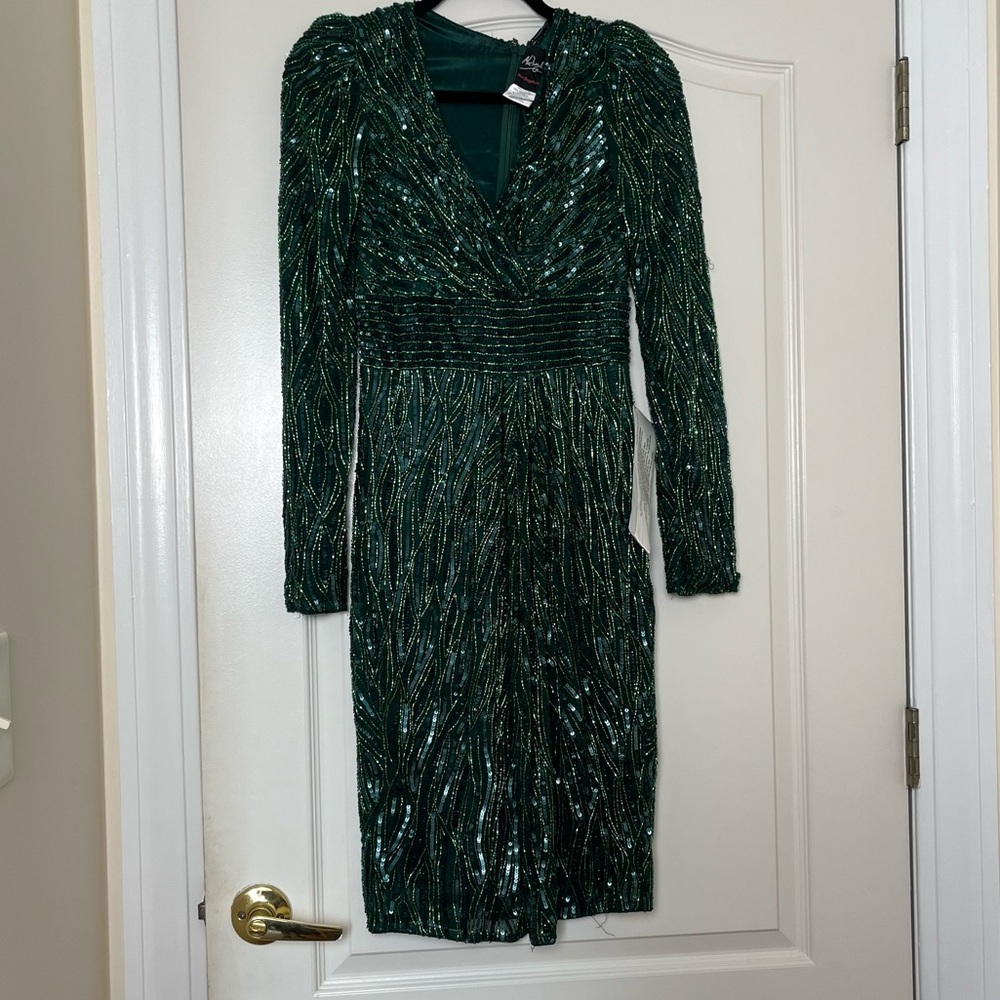 NWT‎ Mac Duggal Long-Sleeve Embellished Sequin Cocktail Dress in Emerald - Picture 4 of 6